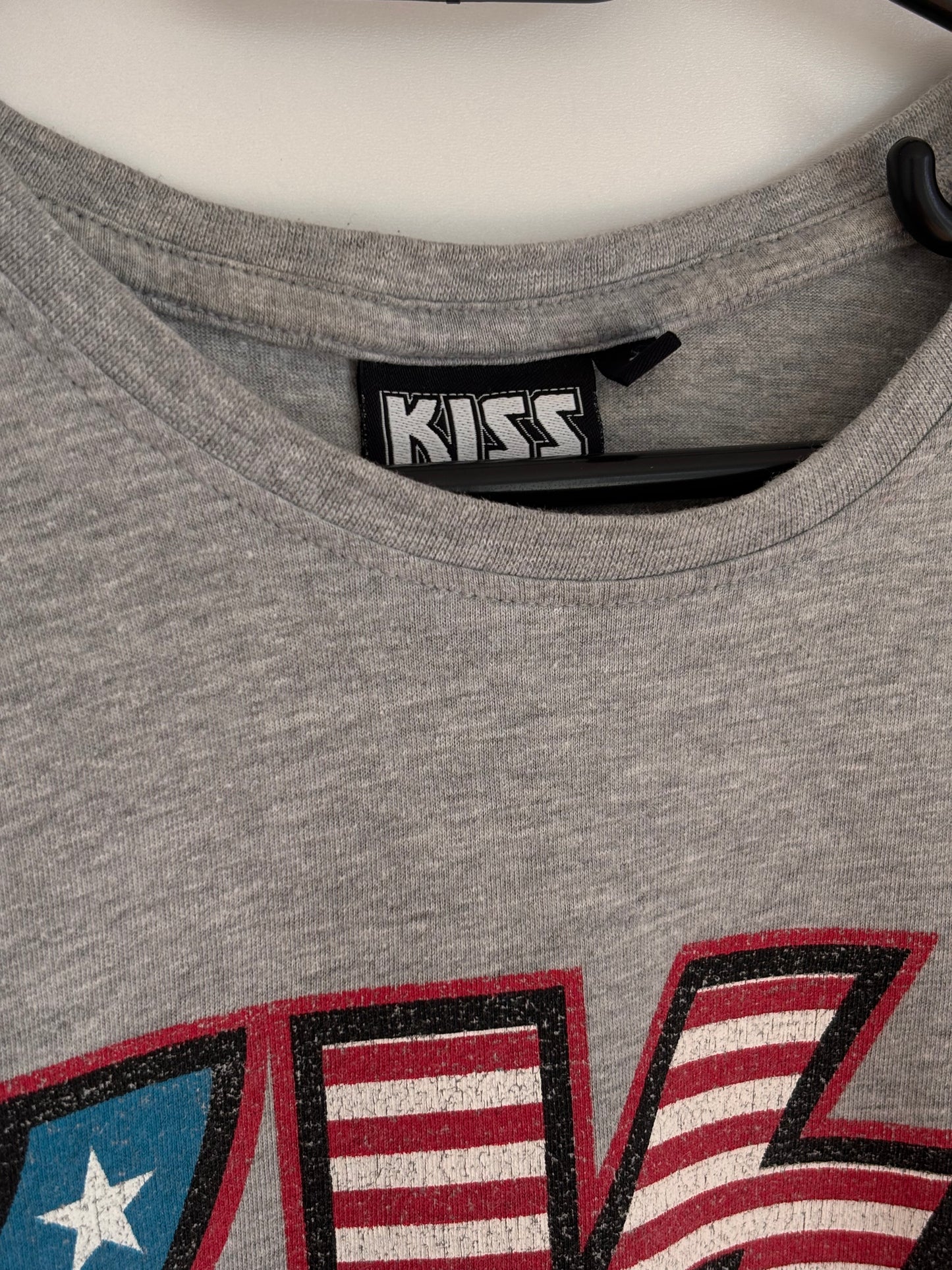 Kiss Tee