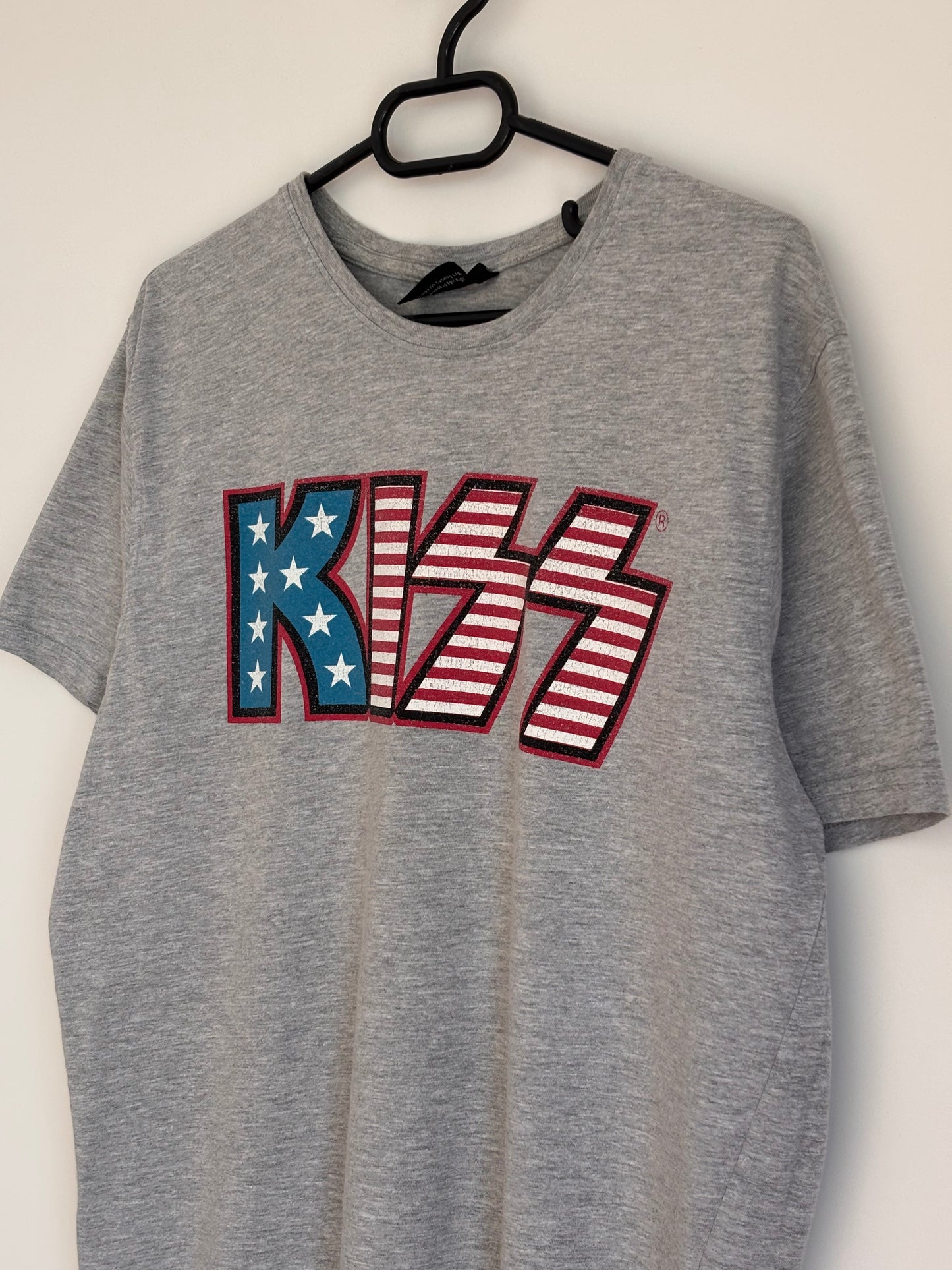 Kiss Tee
