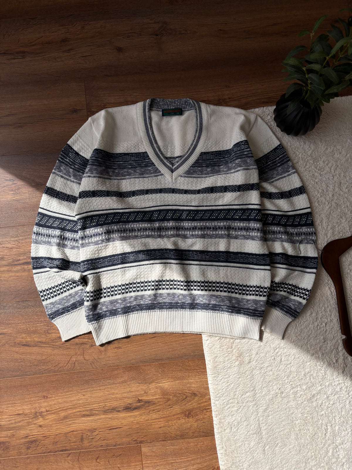 Leonardo Italy V-Neck