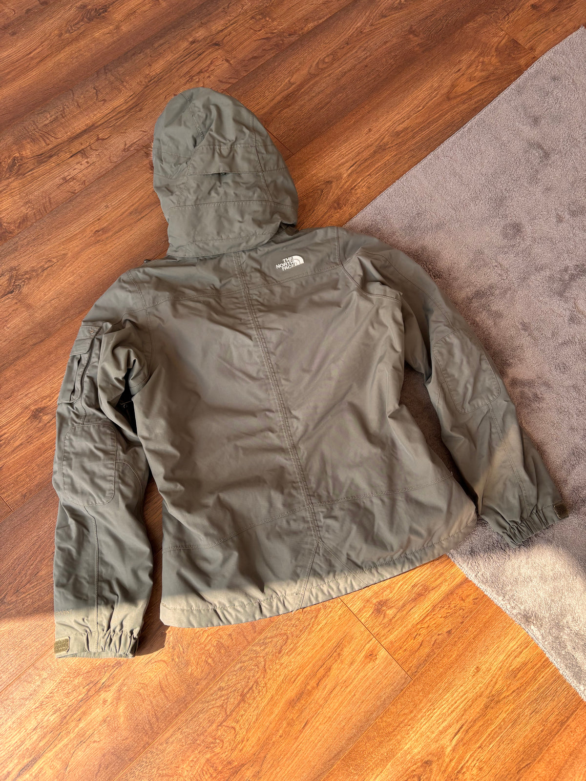 Women’s Northface HyVent Jacket