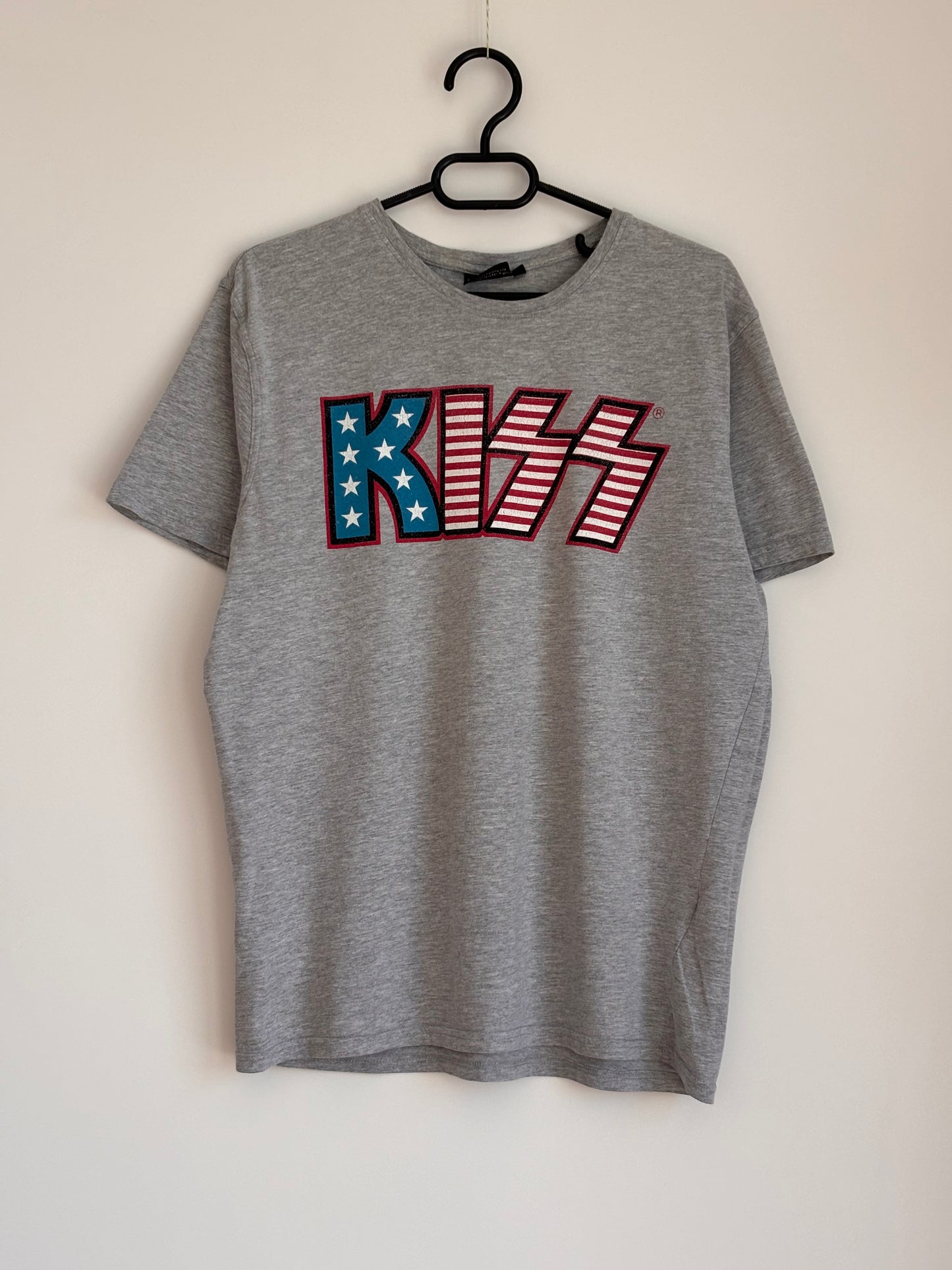 Kiss Tee