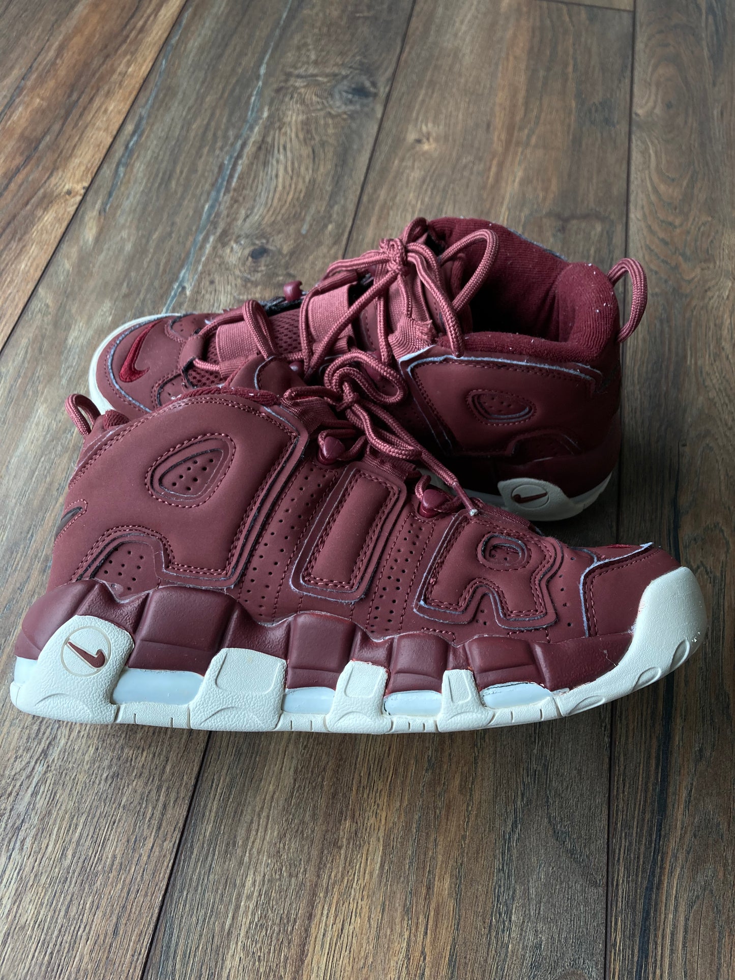 NIKE Air More Uptempo - Cherry